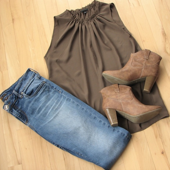 Ann Taylor Tops - Ann Taylor Blouse Keyhole Front Olive